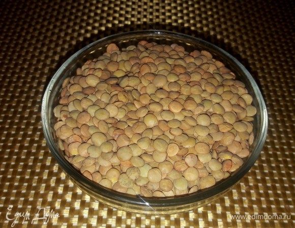 Зеленую чечевицу варим до полной готовности 35 минут. Чечевицу желательно предварительно замочить на несколько часов.