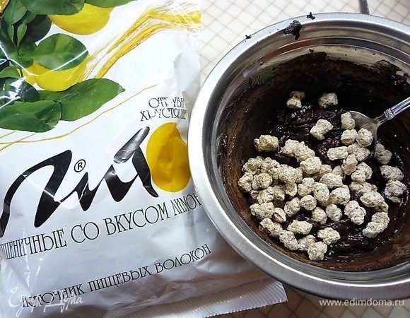 Добавляем пшеничные отруби ТМ ЛИТО, еще раз тщательно перемешиваем.