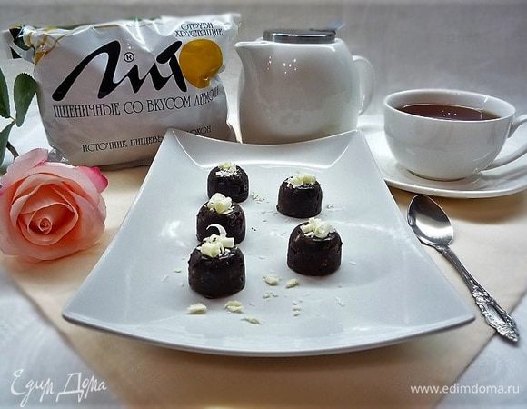 Подаем на стол к чаю или кофе, украсив белым шоколадом или кокосовой стружкой. Приятного чаепития!!!