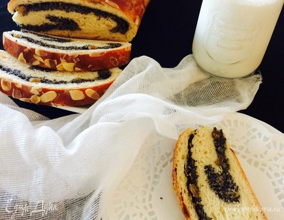 Готовый рулет остудить на решетке.