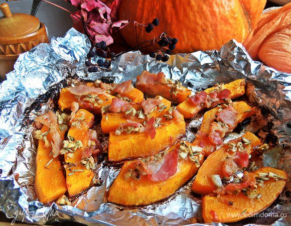 Летом, когда идете на шашлыки, можно завернуть готовую закуску в фольгу и взять с собой на пикник.