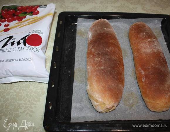 Вынув из духовки, рулетам нужно дать время остыть.