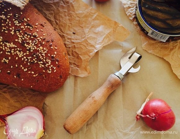 Готовый хлеб полностью остудить на решетке.