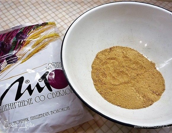 Отруби ТМ «Лито» измельчаем и высыпаем в глубокую чашку.