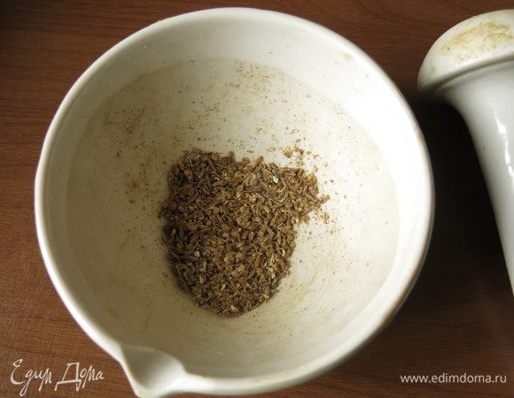 Перетираем специи.