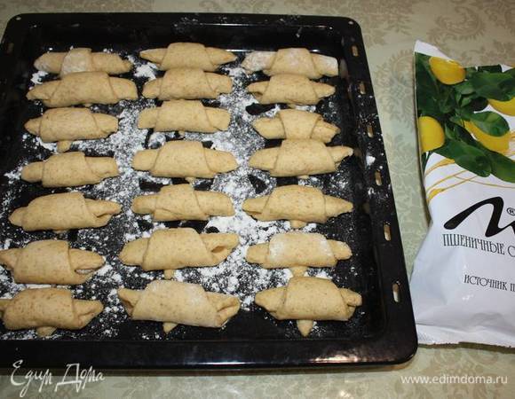 После этого пеките при температуре 200°С в течении 40-50 минут.