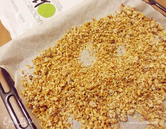Так выглядит гранола через 10 минут запекания.