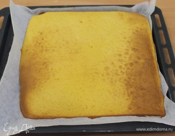 Выпекаем около 15 минут в разогретой духовке при 180°С.