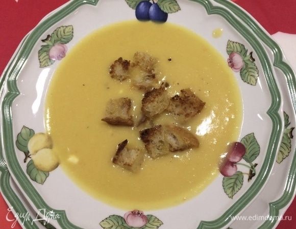 И, наконец, подаем наш суп, украсив его гренками. Приятного аппетита!