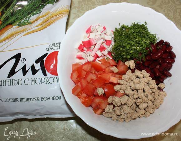 Далее добавим рубленый укроп и хрустящие отруби ТМ «Лито».