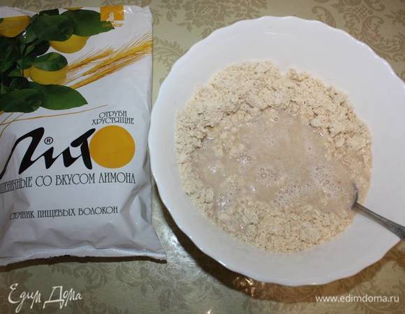 Далее вводим дрожжевую жидкость.