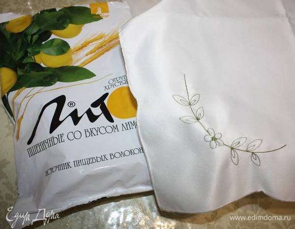 Приготовленное тесто покрывается сверху и расстаивается в теплом месте 40–50 минут. 