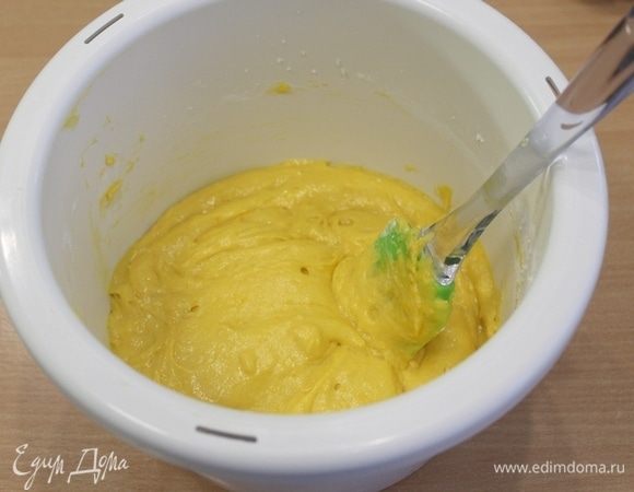 Замесить тесто.