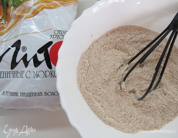 Перемешиваем венчиком до однородности.