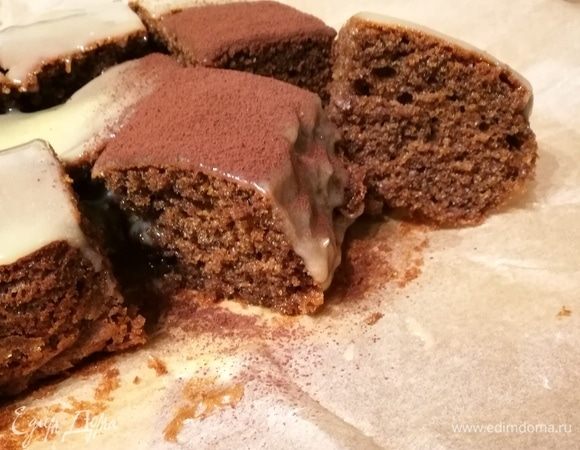 При желании перед подачей можно присыпать брауни какао. 