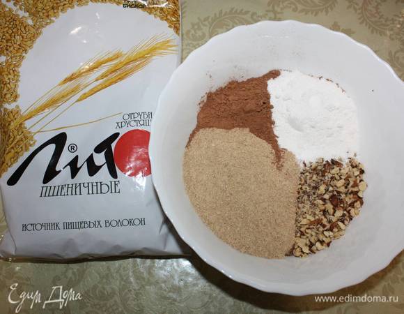 Далее добавить какао-порошок и сахарную пудру.