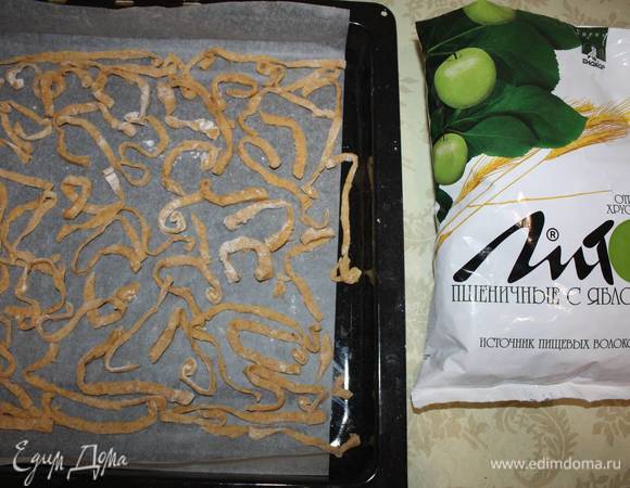 Вынутой «лапше» из духовки нужно дать время остыть. 