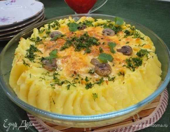 Готовое блюдо украсить зеленью.