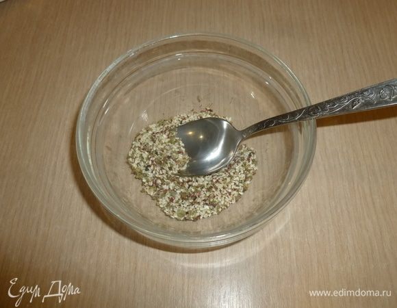 Смесь заатар можно приготовить самим. Я просто смешала все ингредиенты.