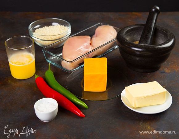 Для приготовления куриных рулетиков нам понадобятся следующие ингредиенты.