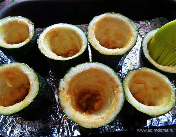 Капнуть также немного соевый соус.