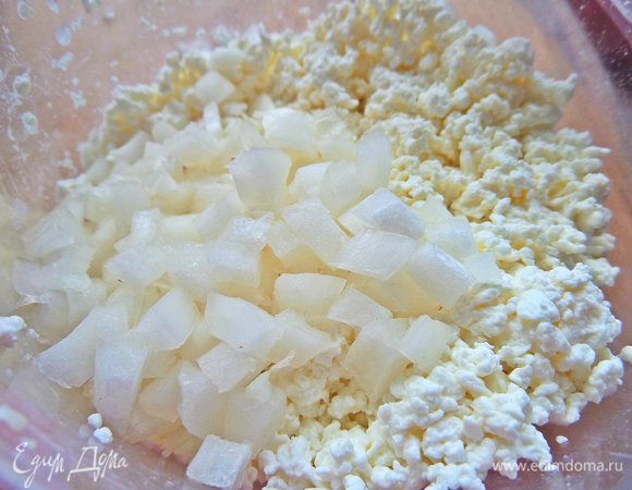 Смешать с творогом.