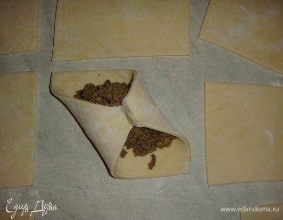 Соединяем два противоположных края.