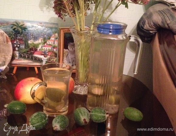 Компот можно подавать как горячим, так и холодным.