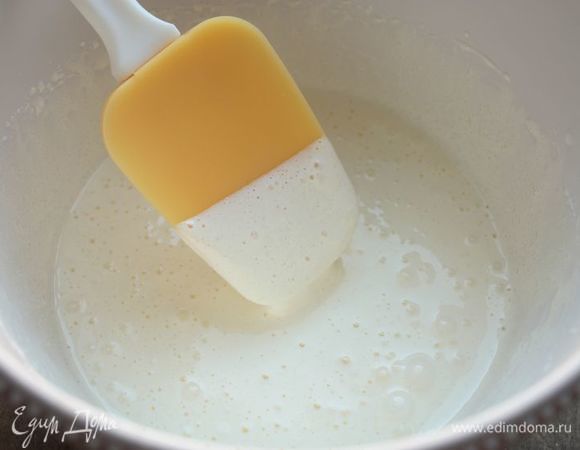 Смесь при этом должна побелеть и увеличиться в объеме примерно в 2 раза.