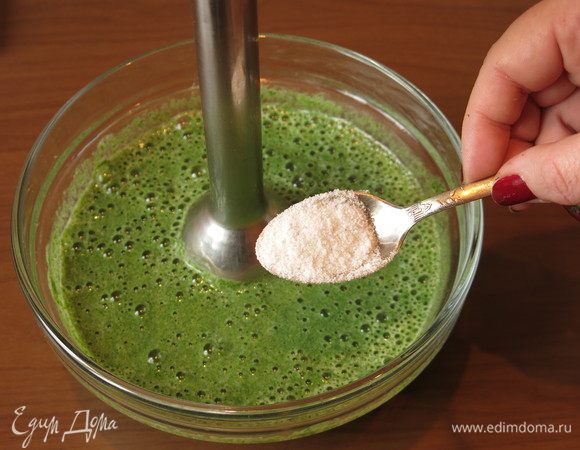 Кладем соль, 1 чайную ложку.