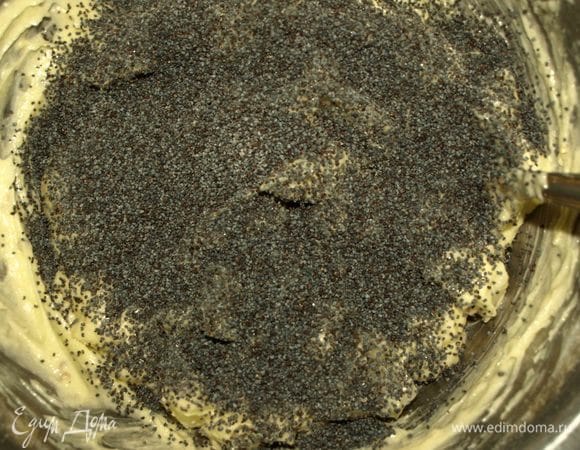 Добавляем мак, молоко.