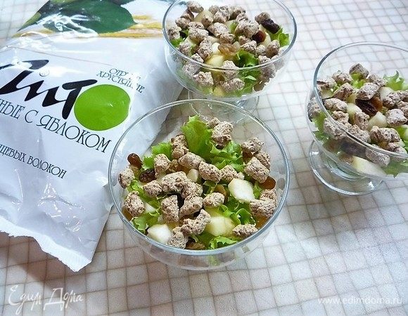 Затем посыпаем отрубями.