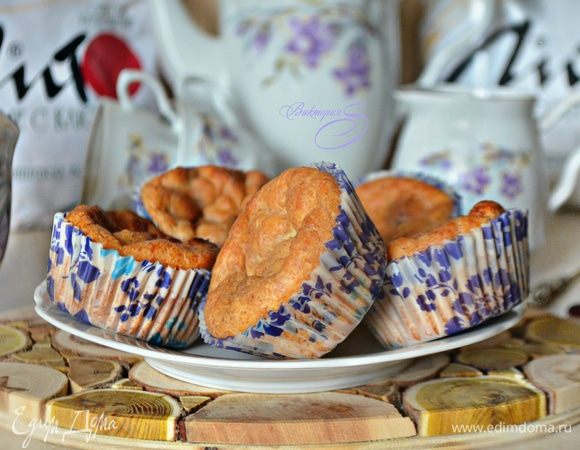 Дайте маффинам остыть. Получились очень нежные, напоминающие суфле маффины.