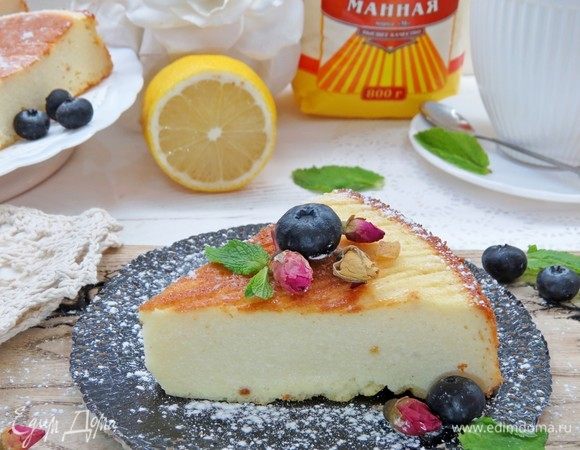 Остывший манник извлекаем из формы, разрезаем на кусочки, наливаем чай и угощаемся. Это очень нежно, творожно-лимонно и вкусно! 