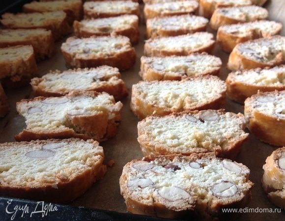 Хочу заметить, очень приятно начать день с чашечки кофе вот с таким печеньем. Маленькая Италия на вашем столе :)