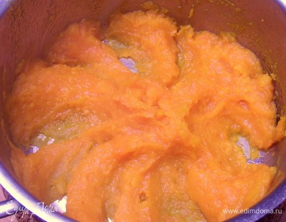 Сварить. Слить отвар, растолочь в пюре любым способом.