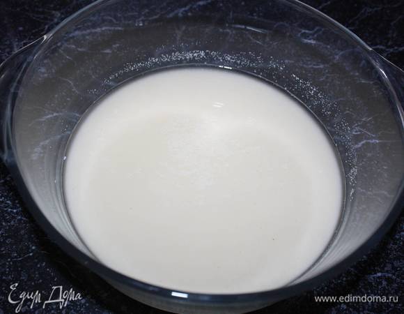 Добавить воду. Перемешать и оставить на 2 часа. 