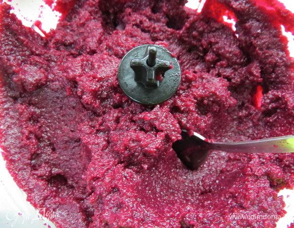 Смешать все ингредиенты и пробить блендером.