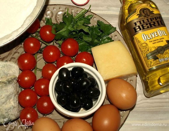 Приготовить необходимые продукты. Муку просеять с разрыхлителем.