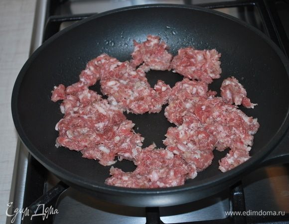 Обжарим фарш.