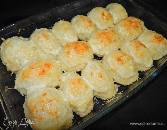 Подавать колобки с любимым соусом. Приятного аппетита!