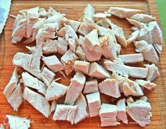 Нарезать ее на кубики.