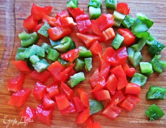 Болгарский перец тоже. У меня 2 видов, но это не принципиально.