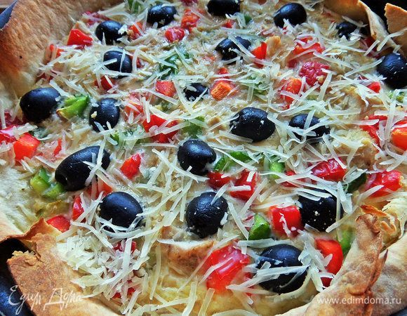 Посыпать поверхность сыром.