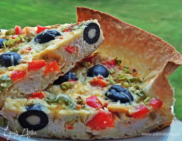 А вот так легко нарезать омлет-пирог, когда он остынет.