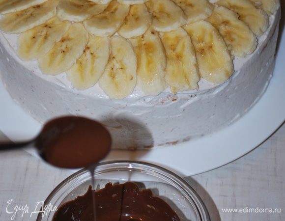 Шоколад растапливаем и поливаем сверху наш десерт.