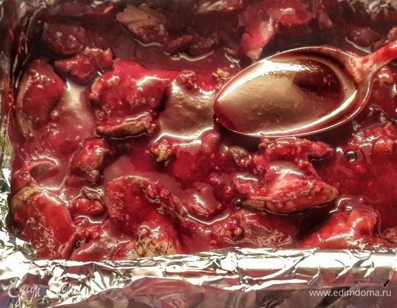 Заливаем и отправляем в холодильник на пару часов до застывания. 