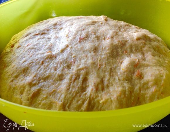 Через этот второй час тесто отлично поднимется, несмотря на большую его сдобную часть. Станет просто воздушным.