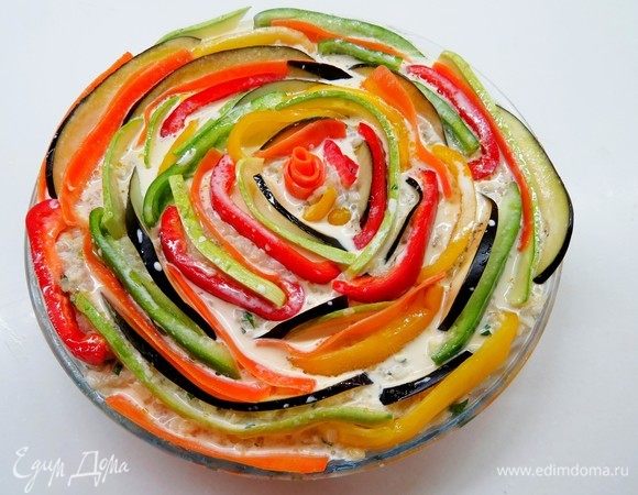 Запекать в прогретой до 180°С духовке 30–40 минут. Ориентируйтесь на вашу духовку.