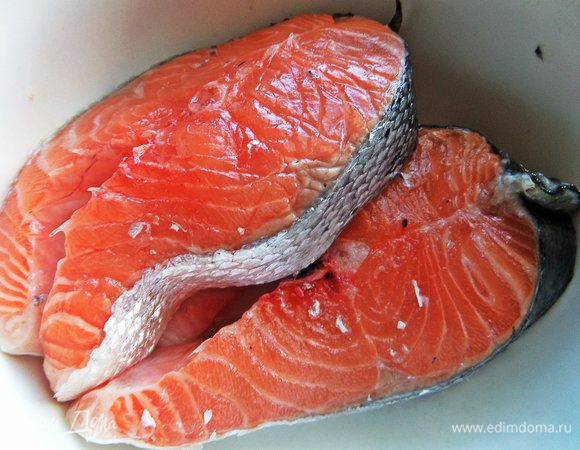 Рыбные стейки нужно замариновать заранее, если хотите быстрый ужин.